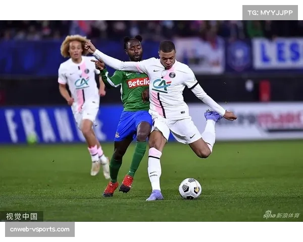 姆巴佩下半场爆发独造三球，法国队突破铁桶阵晋级世界杯